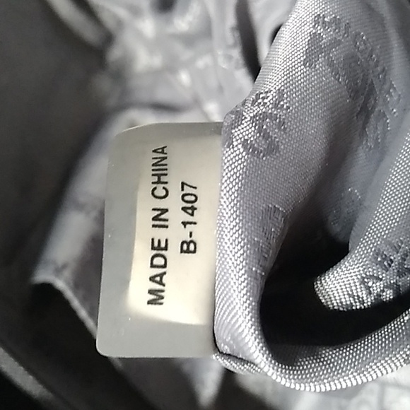 Michael Kors Extra Large Duffle Bag Tote Carry On Bag Gently Used - Picture 15 of 16